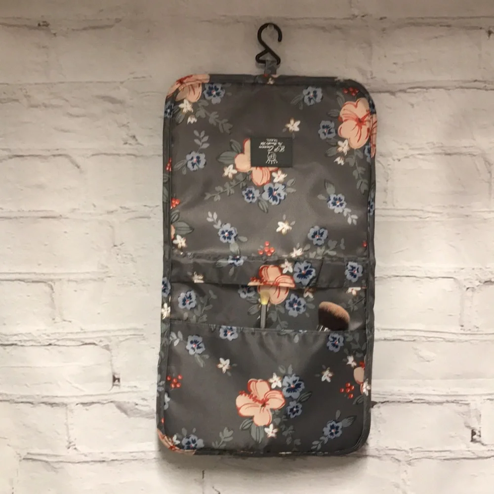 NWT TRAVEL BATH BAG TOILETRIES/MAKEUP HANGING beautiful travel bag